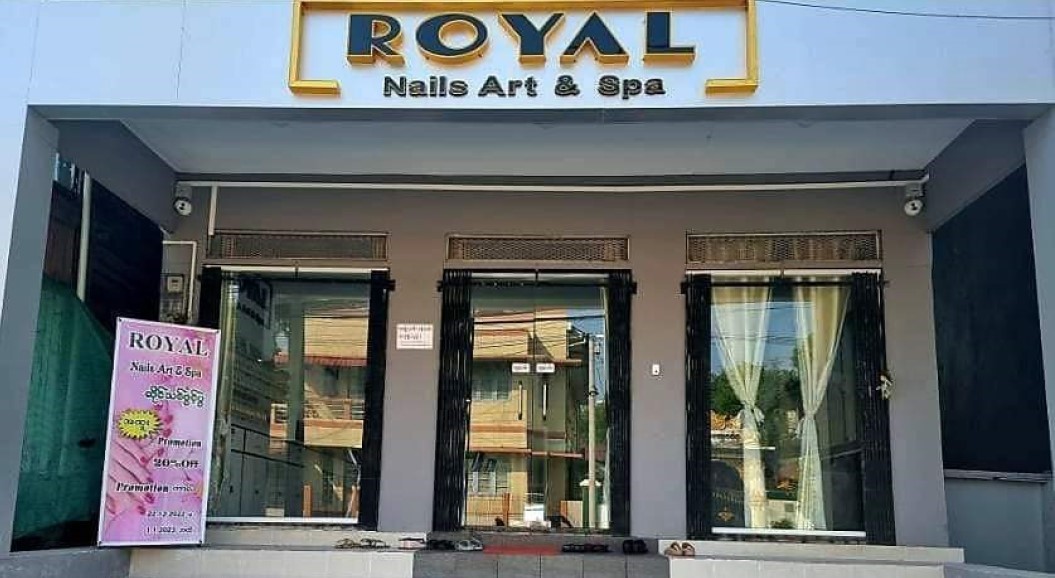 Royal Nails Art